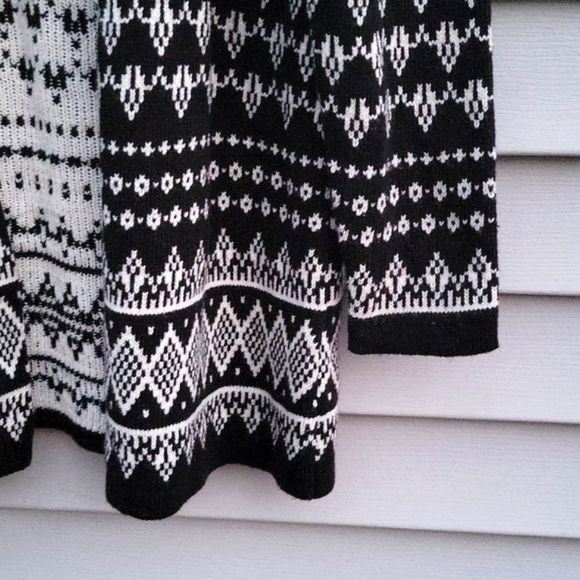 CHRISTOPHER &BANKS WOMENS SWEATER SIZE MEDIUM NWT - Picture 8 of 16